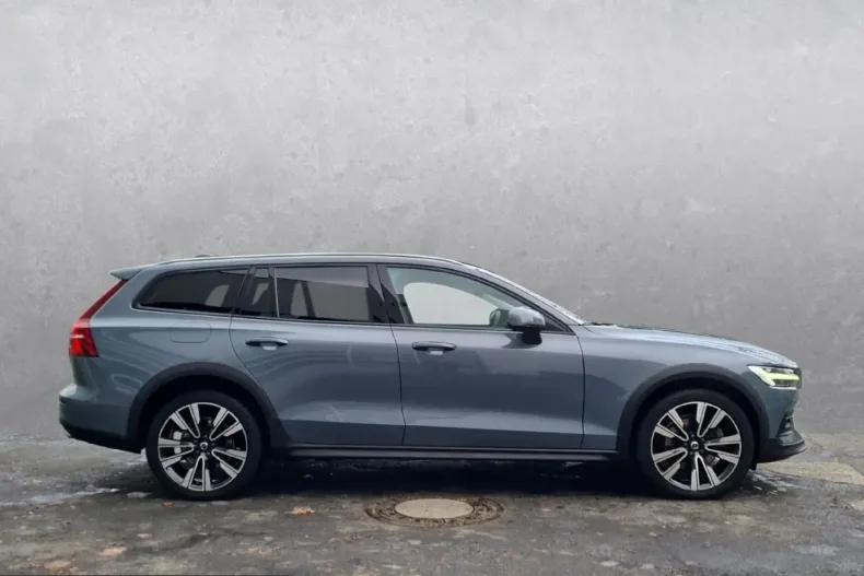 Volvo V60 Cross Country din 2022 cu 57.151 km - oferta VOL231712 - foto 3