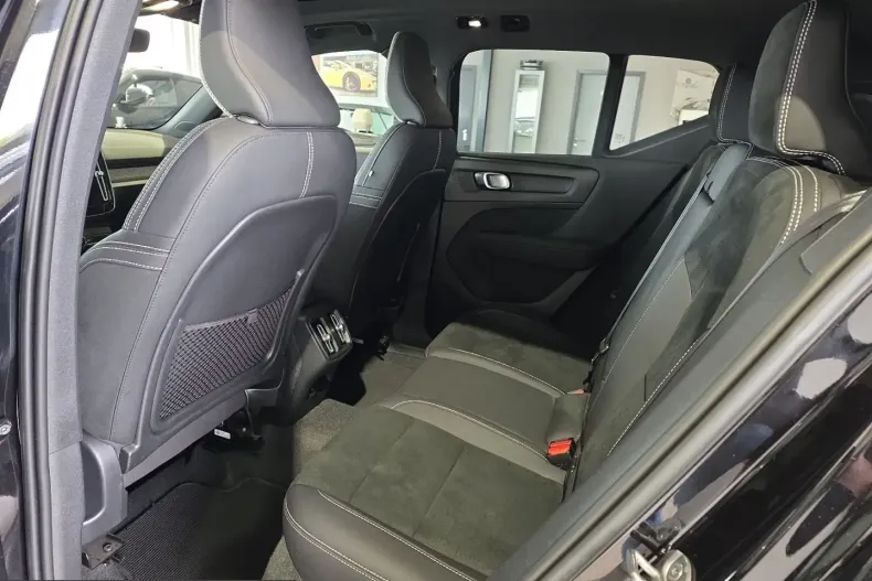 Volvo XC40 din 2023 cu 26.201 km - oferta VOL231718 - foto 16