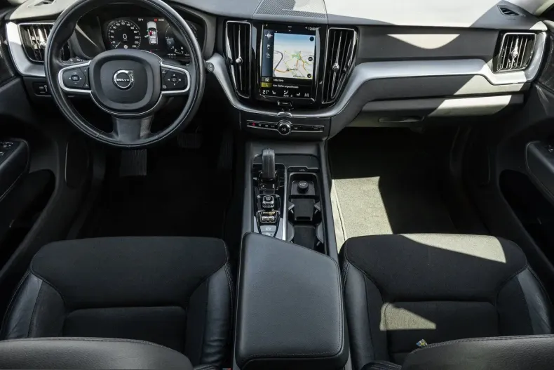 Volvo XC60 din 2022 cu 68.912 km - oferta VOL231720 - foto 9