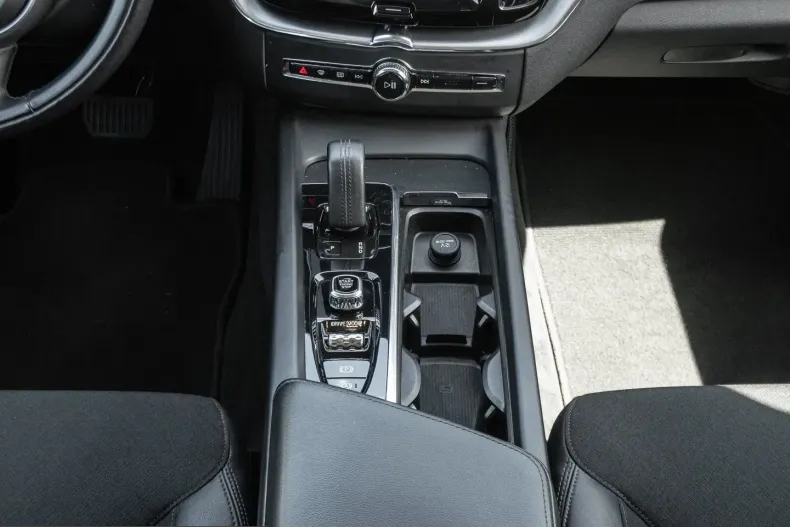 Volvo XC60 din 2022 cu 68.912 km - oferta VOL231720 - foto 13
