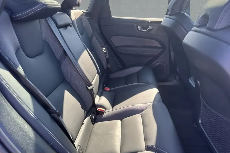 Volvo XC60 din 2025 cu 27.500 km - oferta VOL231721 - foto 9