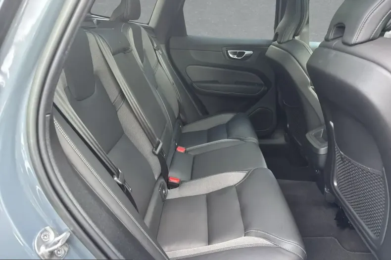Volvo XC60 din 2023 cu 33.350 km - oferta VOL231724 - foto 9