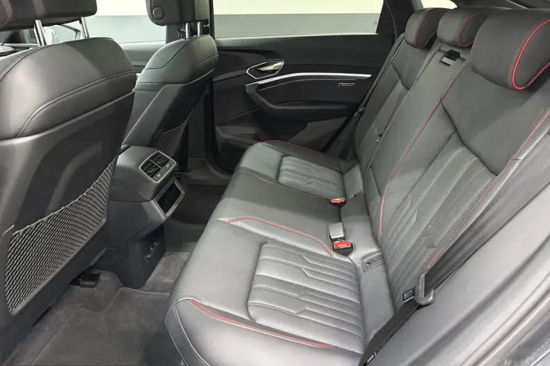 Audi SQ8 din 2024 cu 29.867 km - oferta AUD231743 - foto 9
