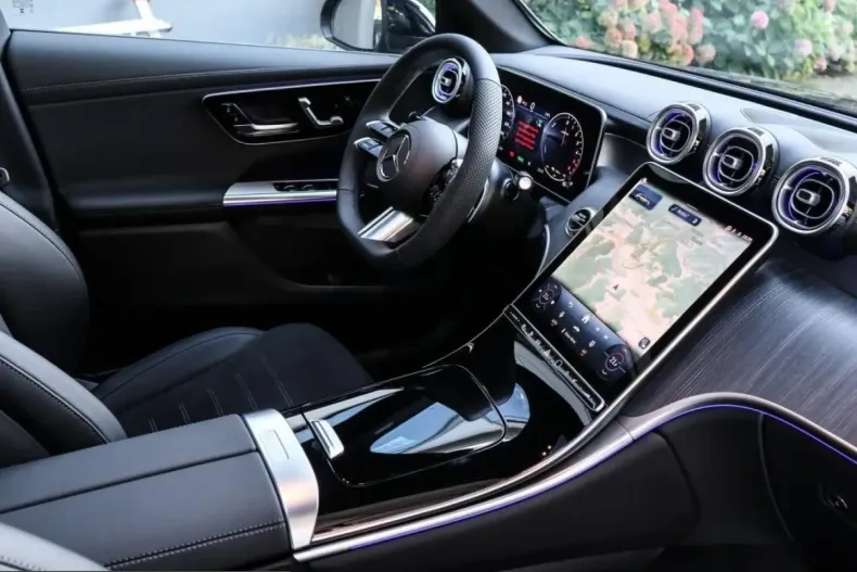 Mercedes-Benz GLC 300 (Clasa GLC) din 2025 cu 29.500 km - oferta MER231796 - foto 4