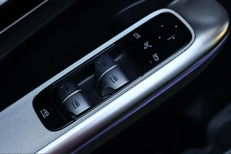 Mercedes-Benz GLC 300 (Clasa GLC) din 2025 cu 29.500 km - oferta MER231796 - foto 16