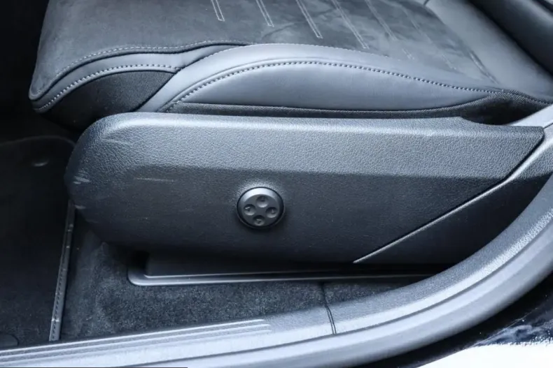 Mercedes-Benz GLC 300 (Clasa GLC) din 2025 cu 29.500 km - oferta MER231796 - foto 17
