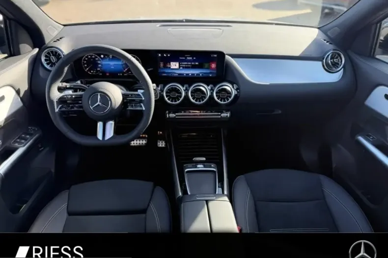 Mercedes-Benz GLA 200 (Clasa GLA) din 2025 cu 13.734 km - oferta MER231811 - foto 13