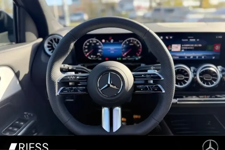Mercedes-Benz GLA 200 (Clasa GLA) din 2025 cu 13.734 km - oferta MER231811 - foto 14