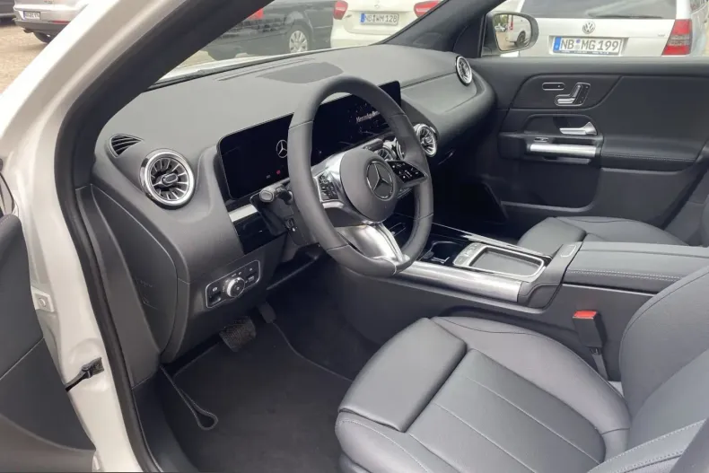 Mercedes-Benz GLA 200 (Clasa GLA) din 2025 cu 17.760 km - oferta MER231814 - foto 10