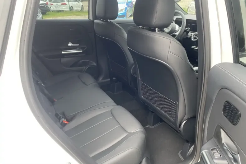 Mercedes-Benz GLA 200 (Clasa GLA) din 2025 cu 17.760 km - oferta MER231814 - foto 11