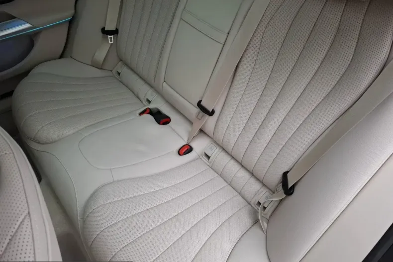 Mercedes-Benz E 300 (Clasa E) din 2025 cu 28.540 km - oferta MER231844 - foto 17