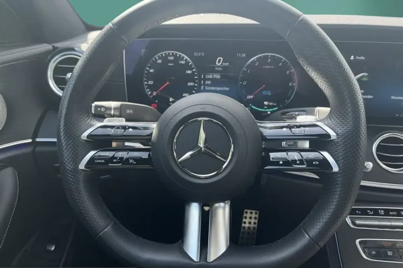 Mercedes-Benz E 300 (Clasa E) din 2023 cu 39.793 km - oferta MER231847 - foto 12