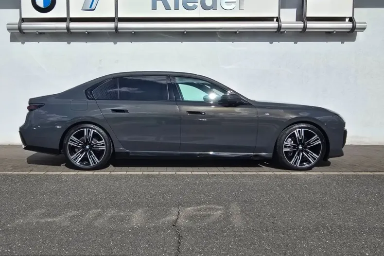 BMW 740 (Seria 7) din 2025 cu 15.199 km - oferta BMW231848 - foto 3