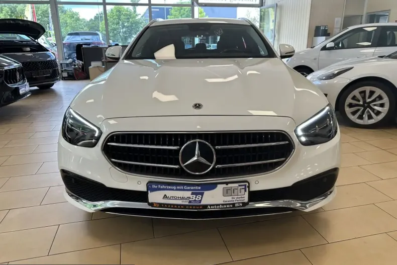 Mercedes-Benz E 300 (Clasa E) din 2022 cu 64.980 km - oferta MER231857 - foto 2