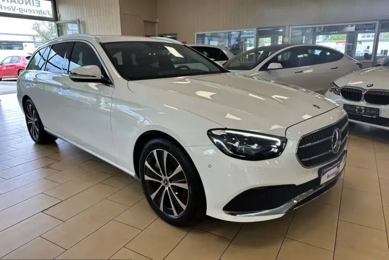 Mercedes-Benz E 300 (Clasa E) din 2022 cu 64.980 km - oferta MER231857 - foto 3