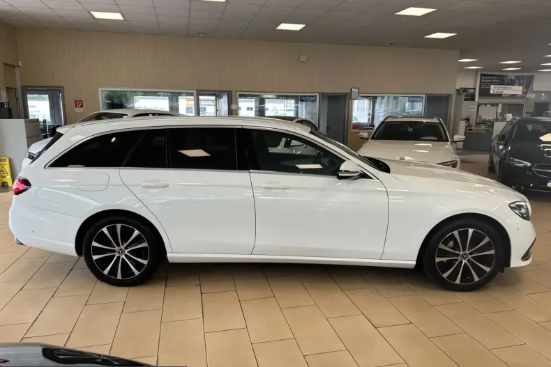 Mercedes-Benz E 300 (Clasa E) din 2022 cu 64.980 km - oferta MER231857 - foto 4
