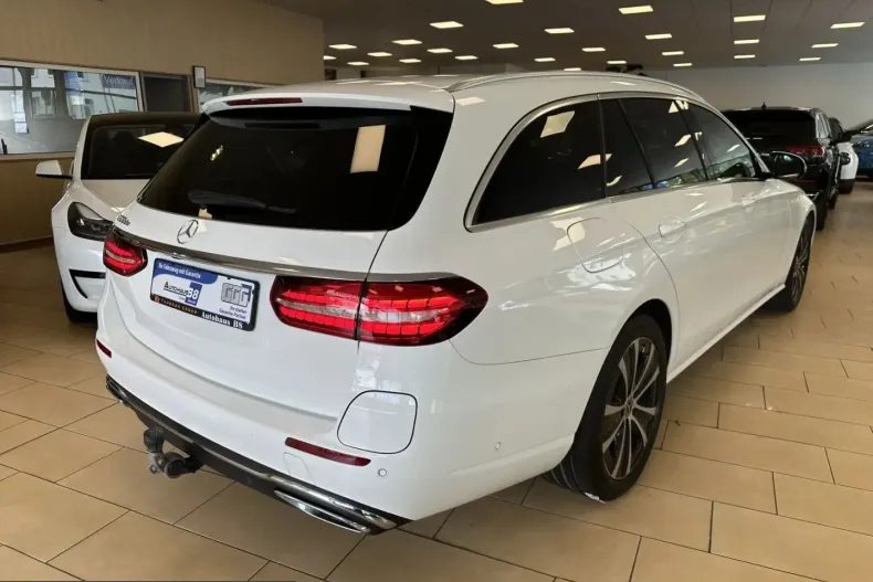 Mercedes-Benz E 300 (Clasa E) din 2022 cu 64.980 km - oferta MER231857 - foto 5