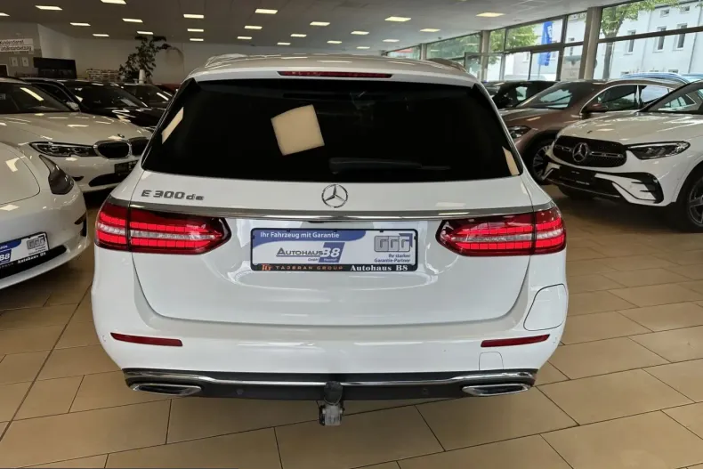 Mercedes-Benz E 300 (Clasa E) din 2022 cu 64.980 km - oferta MER231857 - foto 6