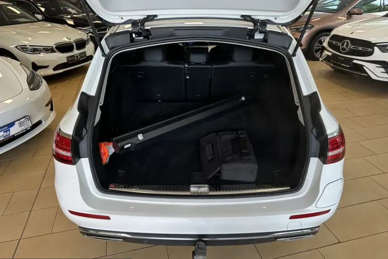 Mercedes-Benz E 300 (Clasa E) din 2022 cu 64.980 km - oferta MER231857 - foto 7