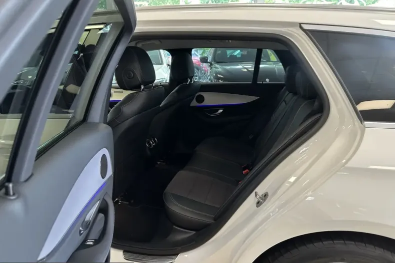 Mercedes-Benz E 300 (Clasa E) din 2022 cu 64.980 km - oferta MER231857 - foto 11