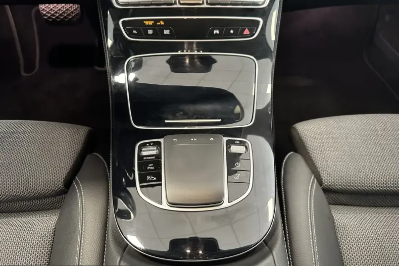 Mercedes-Benz E 300 (Clasa E) din 2022 cu 64.980 km - oferta MER231857 - foto 24