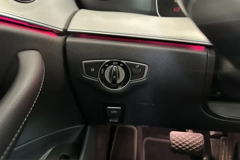 Mercedes-Benz E 300 (Clasa E) din 2022 cu 64.980 km - oferta MER231857 - foto 27