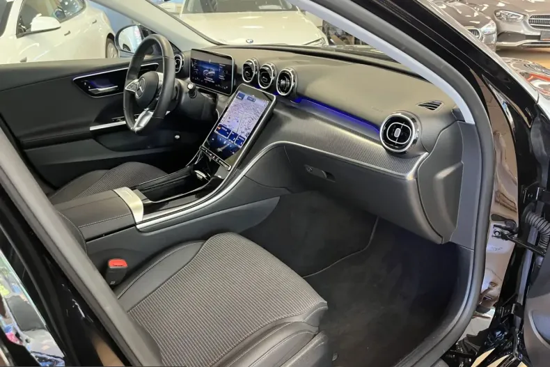 Mercedes-Benz C 200 (Clasa C) din 2025 cu 37.913 km - oferta MER231858 - foto 17