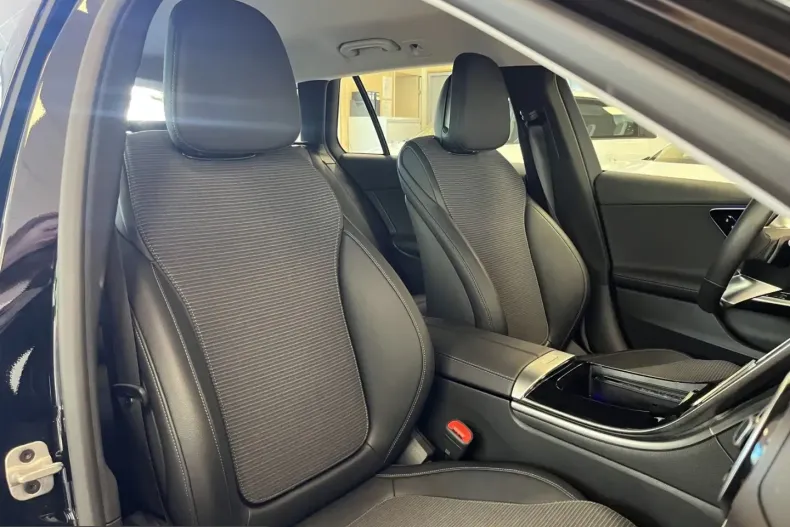 Mercedes-Benz C 200 (Clasa C) din 2025 cu 37.913 km - oferta MER231858 - foto 18