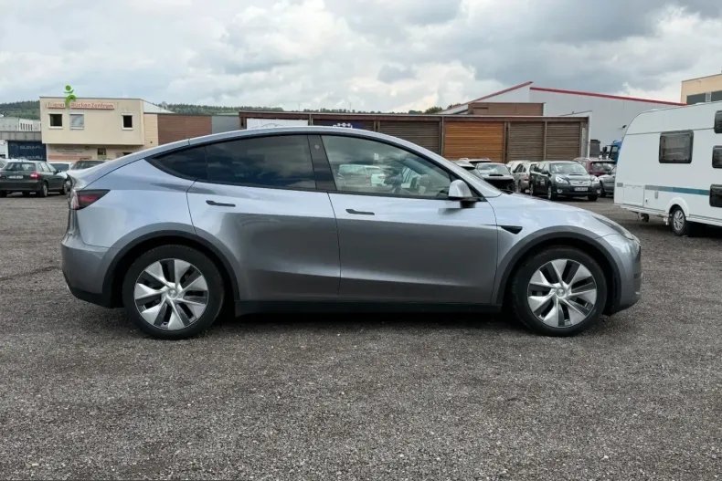 Tesla Model Y din 2024 cu 72.980 km - oferta TES231871 - foto 4