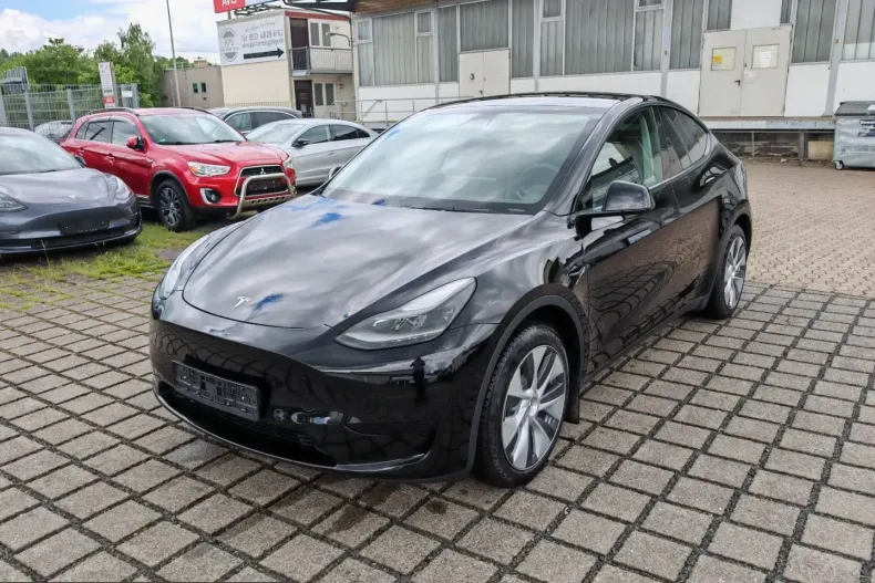Tesla Model Y din 2023 cu 80.566 km - oferta TES231873 - foto 1