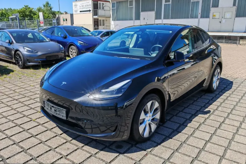 Tesla Model Y din 2023 cu 61.948 km - oferta TES231874 - foto 1