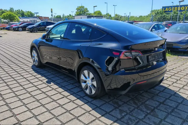 Tesla Model Y din 2023 cu 61.948 km - oferta TES231874 - foto 4