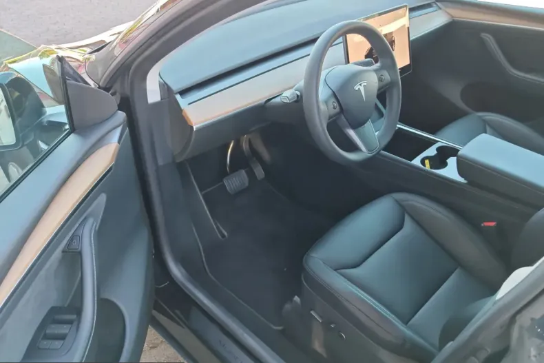 Tesla Model Y din 2023 cu 61.948 km - oferta TES231874 - foto 9