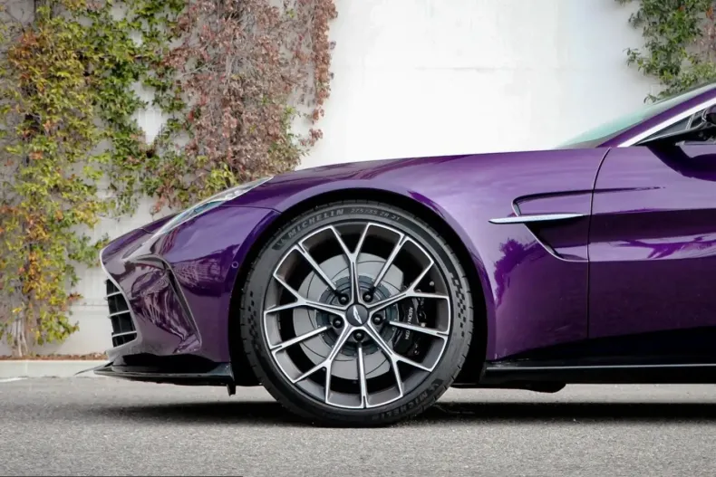 Aston Martin V8 Vantage din 2025 cu 5.000 km - oferta AST231919 - foto 3