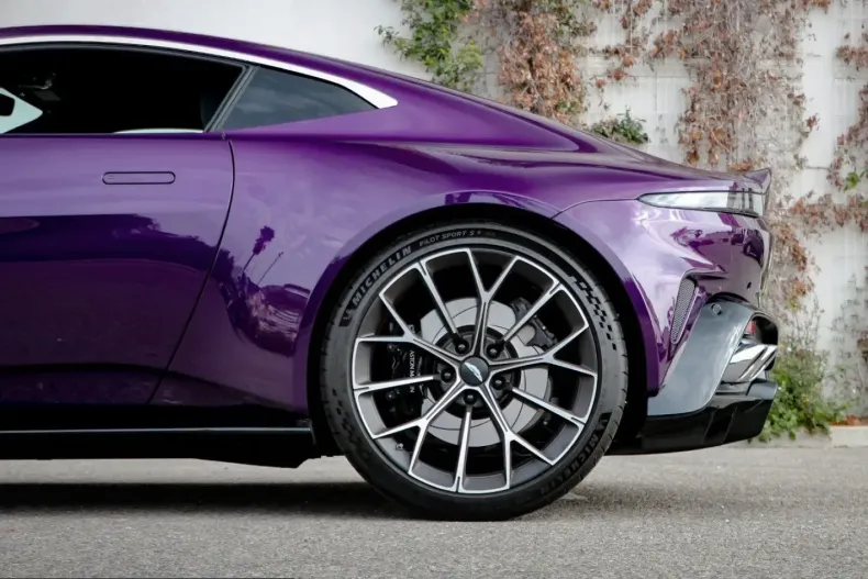Aston Martin V8 Vantage din 2025 cu 5.000 km - oferta AST231919 - foto 4