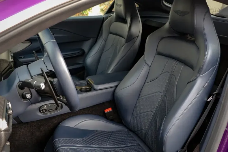 Aston Martin V8 Vantage din 2025 cu 5.000 km - oferta AST231919 - foto 19