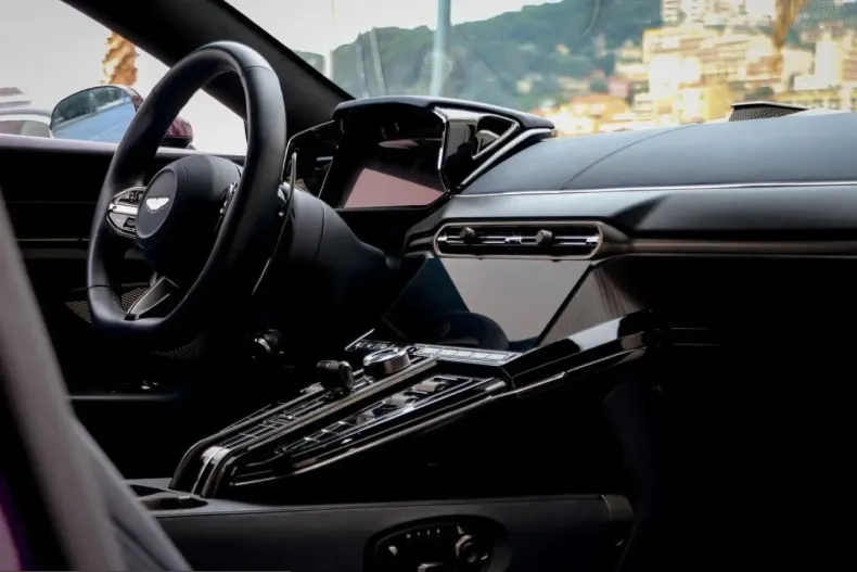 Aston Martin V8 Vantage din 2025 cu 5.000 km - oferta AST231919 - foto 21