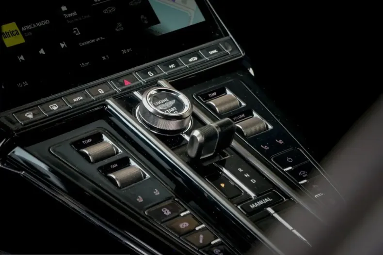 Aston Martin V8 Vantage din 2025 cu 5.000 km - oferta AST231919 - foto 22