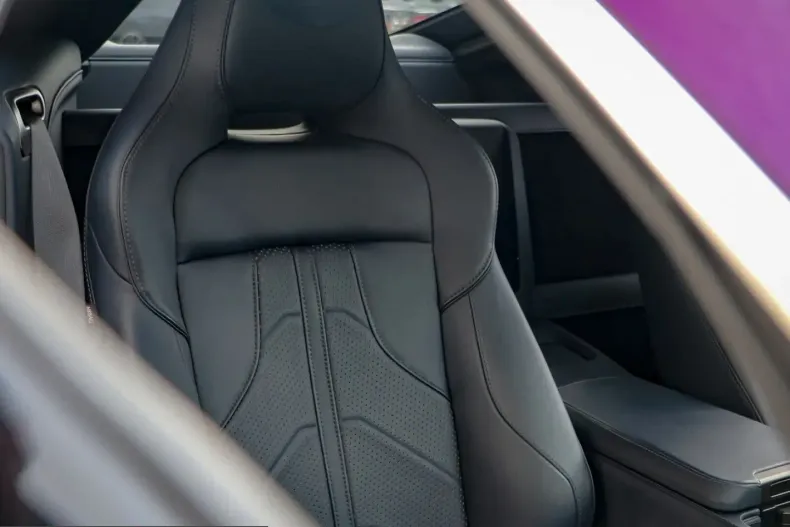 Aston Martin V8 Vantage din 2025 cu 5.000 km - oferta AST231919 - foto 31