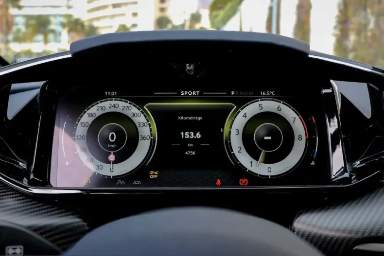 Aston Martin V8 Vantage din 2025 cu 5.000 km - oferta AST231919 - foto 38