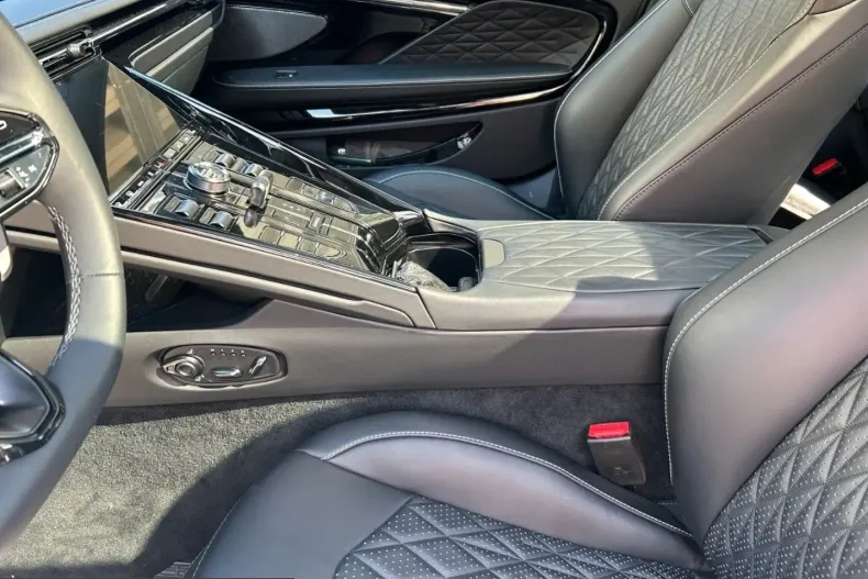 Aston Martin DB12 din 2025 cu 2.500 km - oferta AST231920 - foto 9