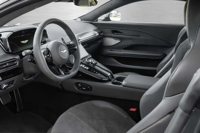Aston Martin V8 Vantage din 2025 cu 9.500 km - oferta AST231921 - foto 3