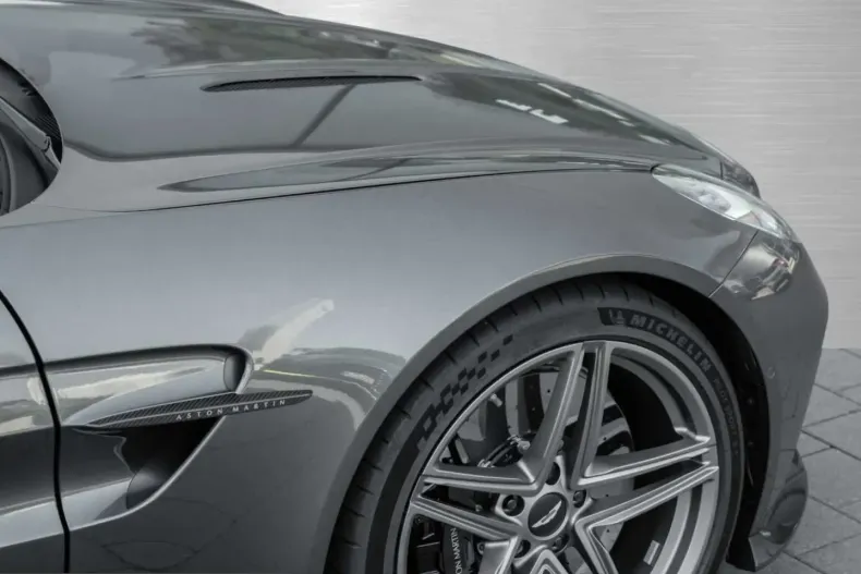 Aston Martin V8 Vantage din 2025 cu 9.500 km - oferta AST231921 - foto 9