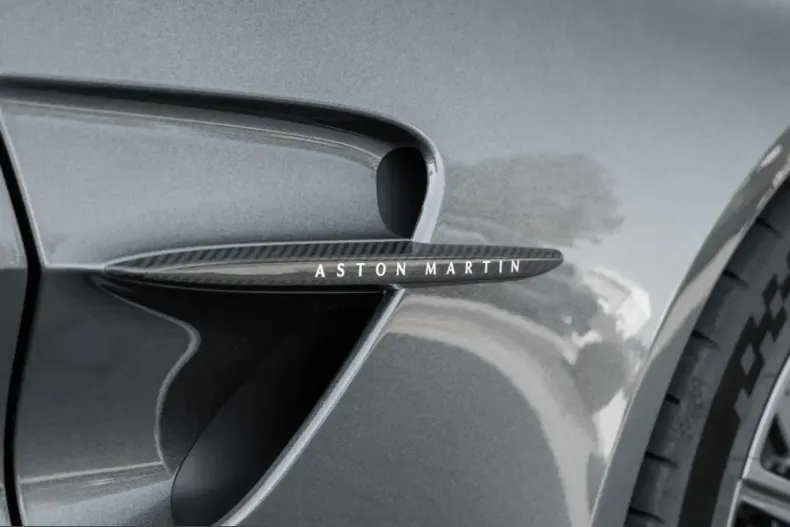 Aston Martin V8 Vantage din 2025 cu 9.500 km - oferta AST231921 - foto 17