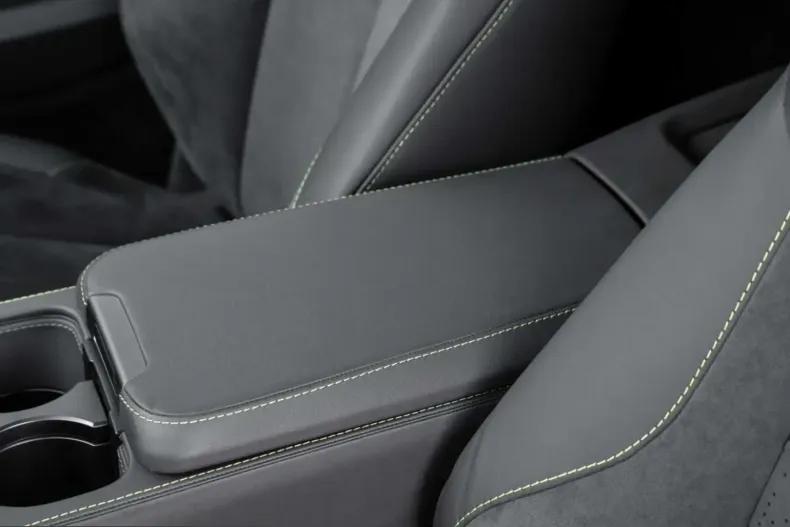 Aston Martin V8 Vantage din 2025 cu 9.500 km - oferta AST231921 - foto 33