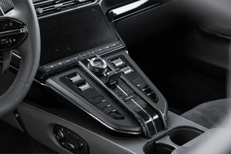 Aston Martin V8 Vantage din 2025 cu 9.500 km - oferta AST231921 - foto 36