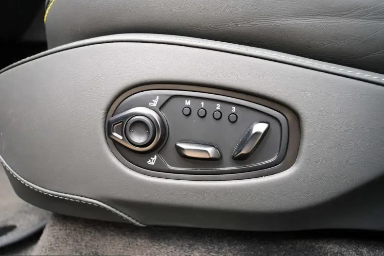 Aston Martin DBX din 2023 cu 39.900 km - oferta AST231932 - foto 24
