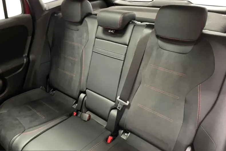 Mercedes-Benz GLA 250 (Clasa GLA) din 2023 cu 39.825 km - oferta MER231960 - foto 9