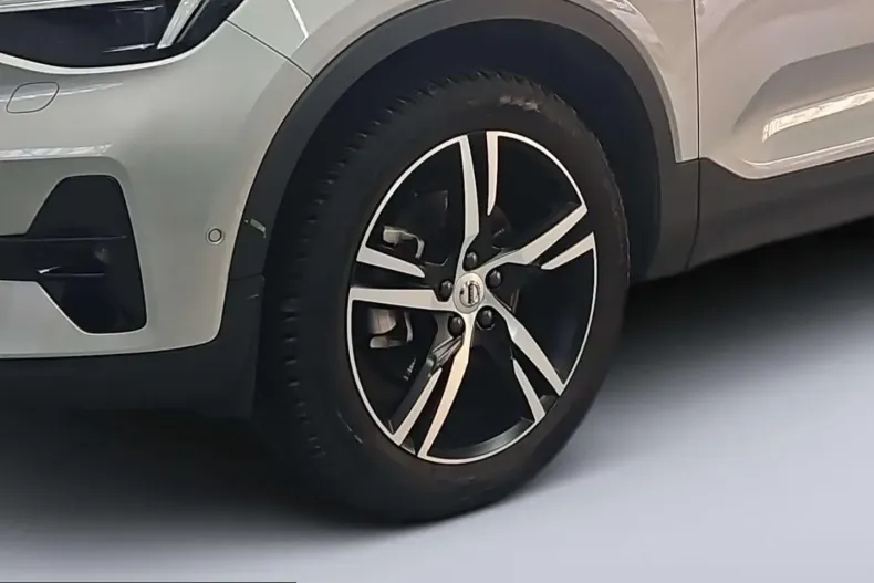 Volvo XC40 din 2025 cu 24.560 km - oferta VOL231962 - foto 6