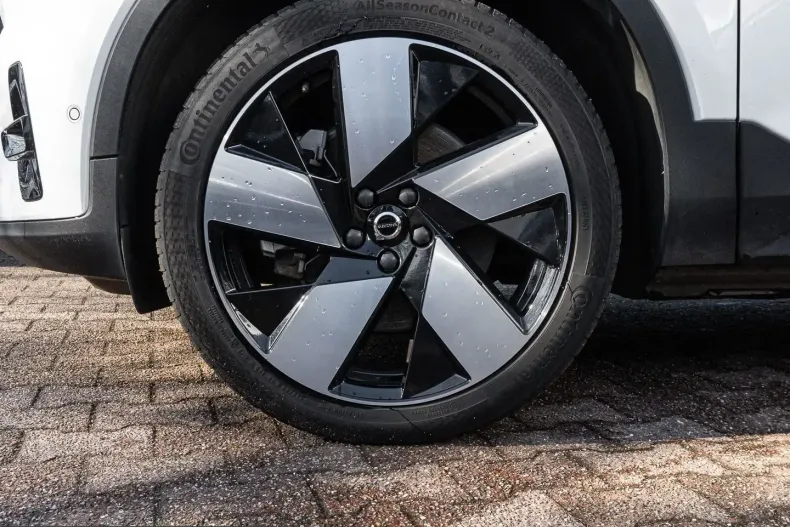 Volvo XC40 din 2022 cu 57.689 km - oferta VOL231967 - foto 3